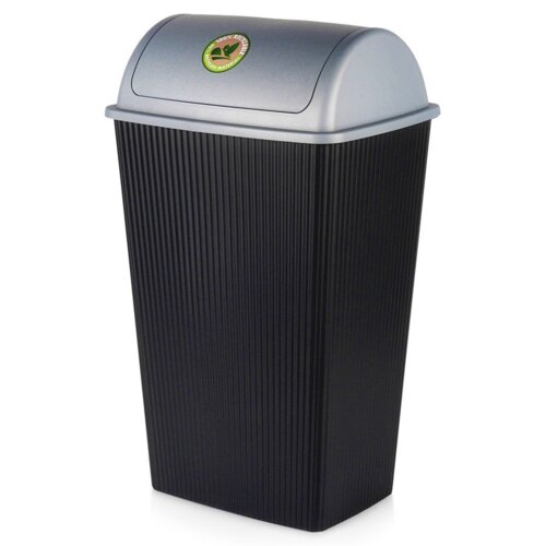 Czarny, plastikowy kosz na śmieci o pojemności 38 litrów z szarym, zaokrąglonym wiekiem. Na wieczku znajduje się zielone logo z napisem "100% RECYCLED".