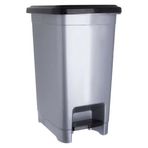 Na zdjęciu znajduje się wąski, plastikowy kosz na śmieci o pojemności 10 litrów, w kolorze srebrnym z czarną pokrywą i pedałem do otwierania. Kosz ma prostokątny kształt i gładką powierzchnię.