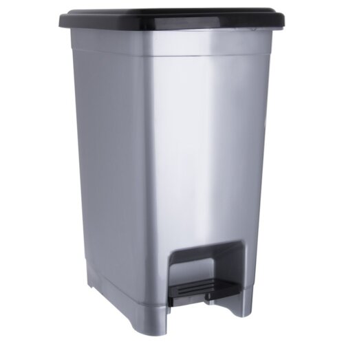 Plastikowy kosz na śmieci o pojemności 15 litrów, wąski, z pedałem do otwierania pokrywy, w kolorze srebrnym z czarną pokrywą. Kosz ma prostokątny kształt i gładką powierzchnię.