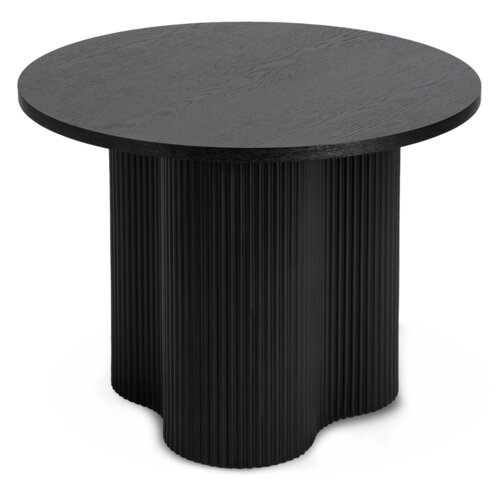 Okrągły, czarny stolik kawowy o nowoczesnym designie, z ryflowaną podstawą w stylu loft. Blat stolika jest gładki, a całość ma elegancki, minimalistyczny wygląd.