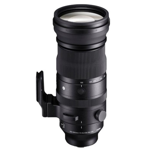 Czarny obiektyw fotograficzny z widocznymi oznaczeniami ogniskowej od 150 do 600 mm oraz napisem "150-600mm 1:5-6.3 DG DN OS" i logo "SIGMA". Obiektyw posiada uchwyt montażowy i pierścienie regulacyjne.