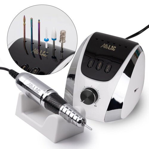 Biała frezarka do paznokci z logo "AlleLAC" na uchwycie i panelu sterującym, obok której znajduje się zestaw pięciu różnokolorowych końcówek. Panel sterujący posiada trzy przyciski oraz pokrętło z oznaczeniami "MIN" i "MAX".