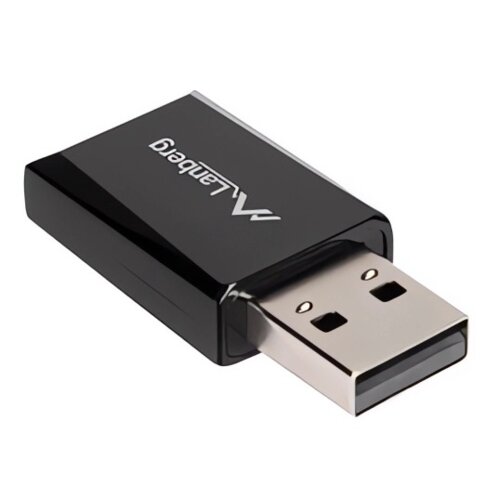 Czarna, błyszcząca karta sieciowa USB z widocznym logo "Lanberg" na obudowie. Urządzenie ma metalową wtyczkę USB-A.